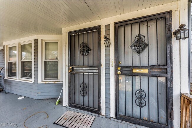 Building Photo - 917 Helmsdale Rd