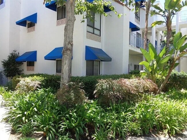 Foto del edificio - 8320 Regents Rd