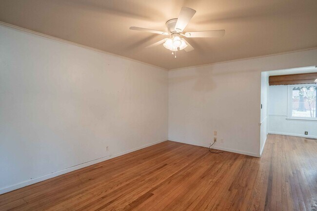 Building Photo - Midtown 3 Bedroom Gem! Available for immed...