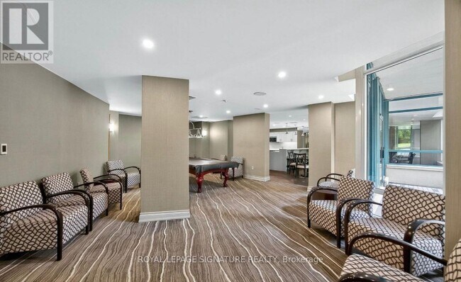 Photo du bâtiment - 7250 Yonge St