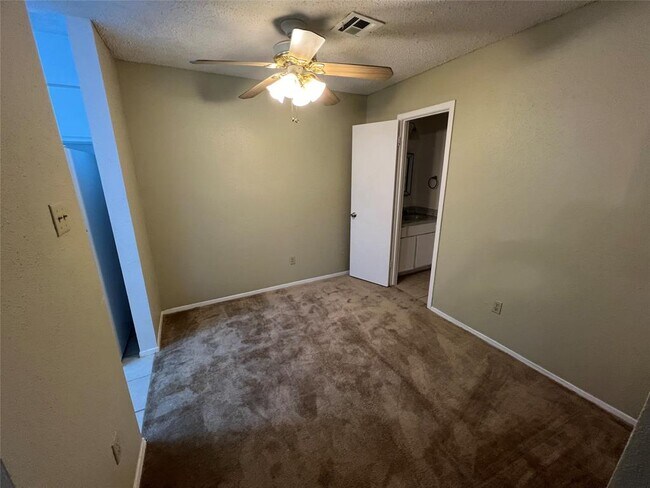 Building Photo - 9393 Pagewood Ln