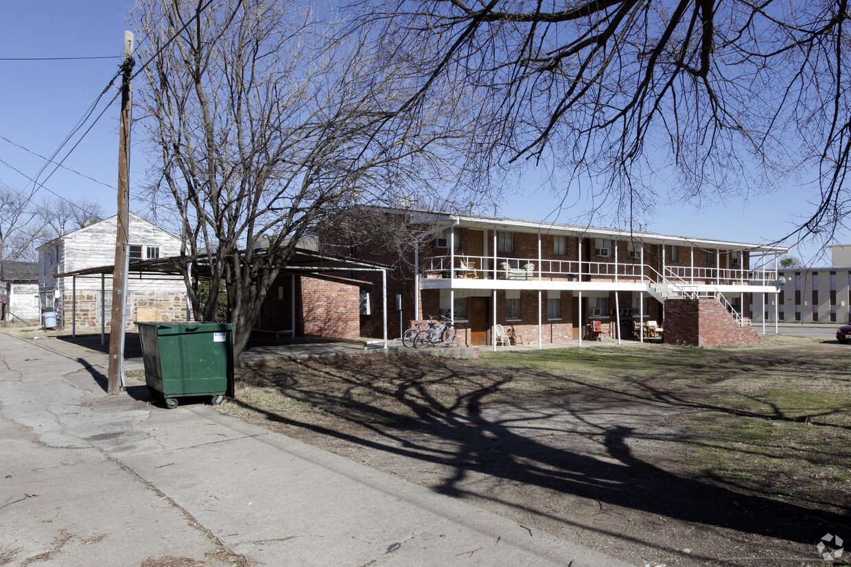 Building Photo - 915 Dewey Ave