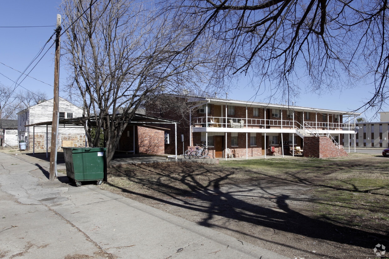 Building Photo - Dewey Apts