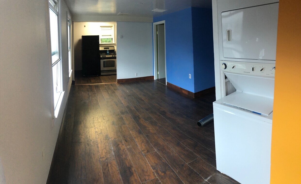 Primary Photo - 114 Clinton Ave
