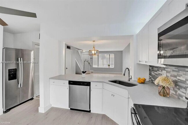 Foto del edificio - 10167 SW 77th Ct