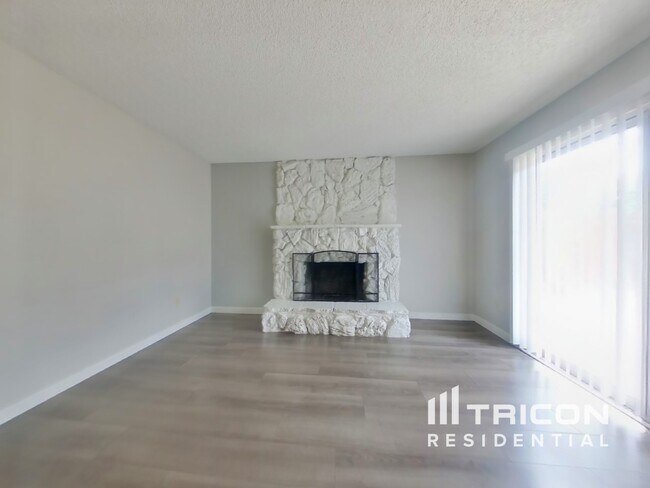 Foto del edificio - 1678 Maywood Dr