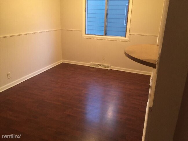 Building Photo - 3 br, 2 bath Townhome - 1404 87th Pl