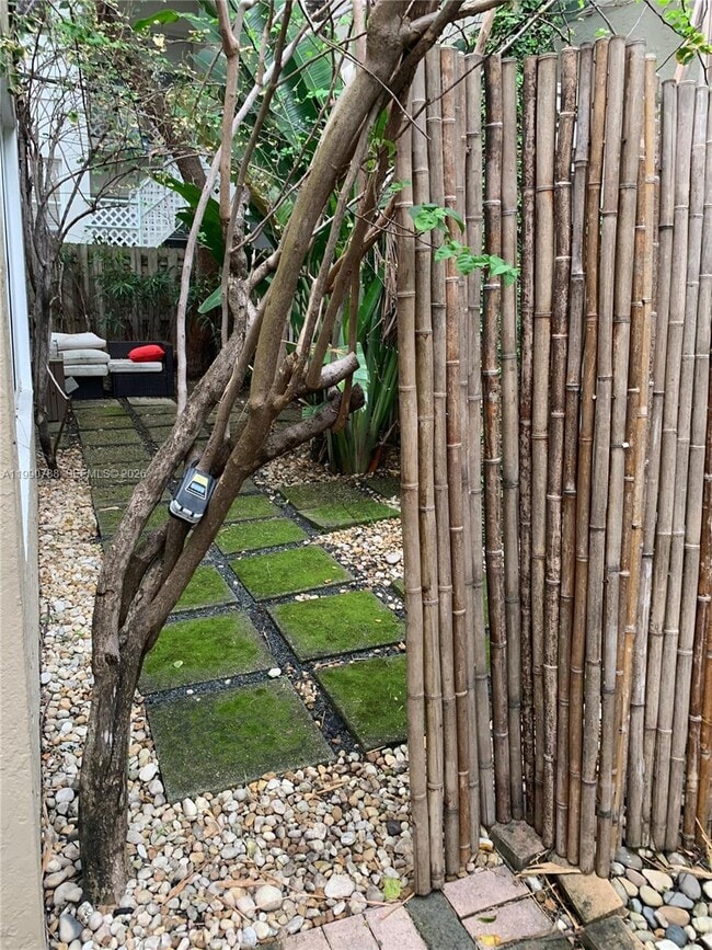 Foto del edificio - 329 W 28th St