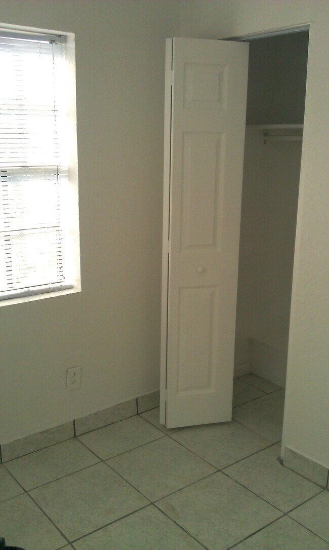 Building Photo - 3981 Tulip Tree Dr
