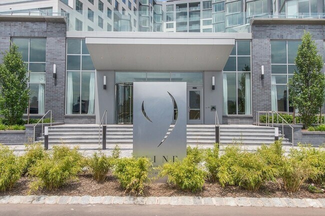 Building Photo - 9 Ave at Port Imperial