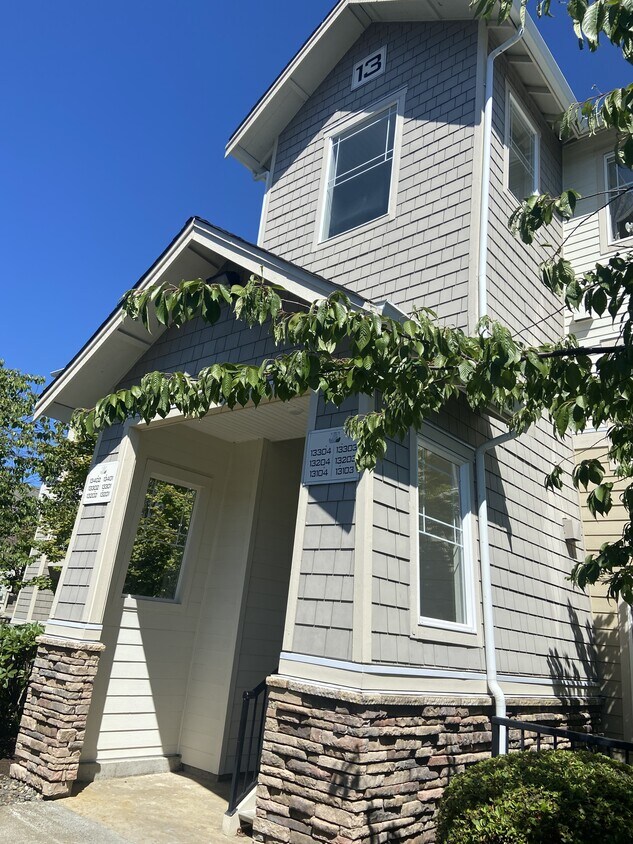Foto principal - 15026 40th Ave W