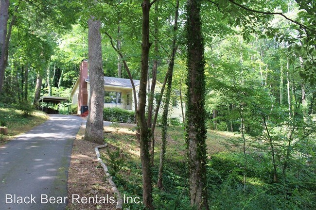 Building Photo - 4 br, 2 bath House - 225 S Laurel Circle