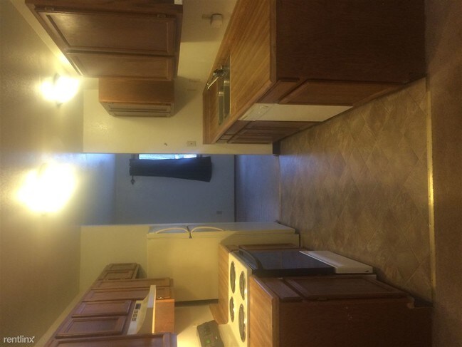 Building Photo - 935 E 45th Ct