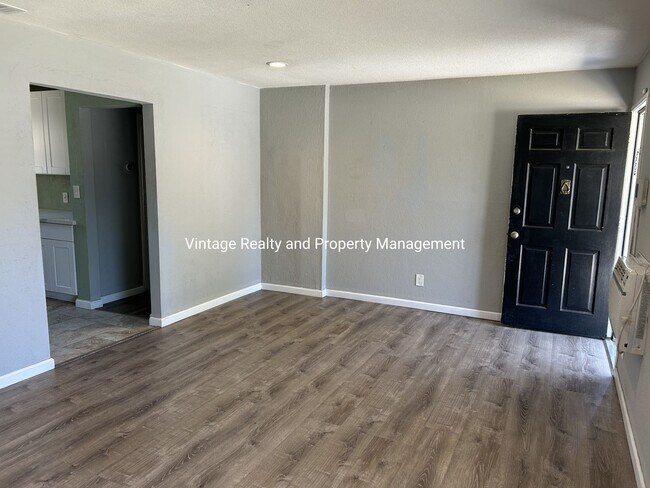 Foto del edificio - New On The Rental Market This Nice Single Story 3 Bedroom Home!!!