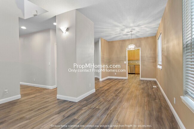 Foto del edificio - Spacious Five Bedroom Home in Progress Ridge!