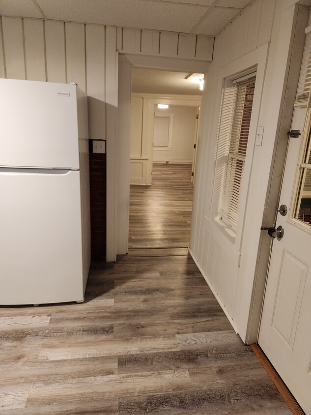 Kitchen entrance - 28 Greenwich St