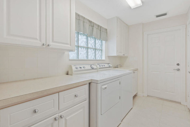 Building Photo - 5047 Magnolia Bay Cir
