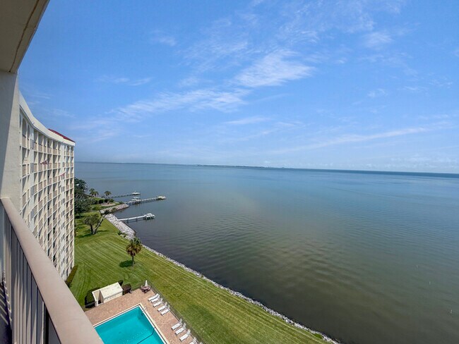 Foto del edificio - 615 Bayshore Dr