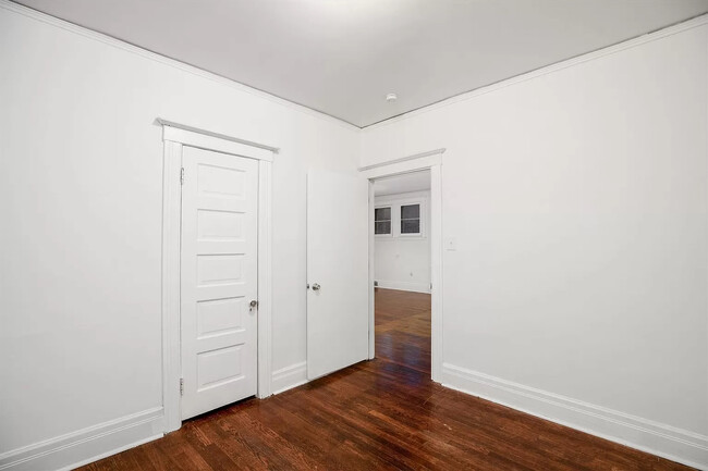 Building Photo - 218 E 50th St