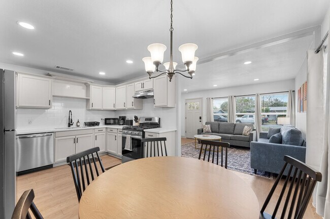 Foto del edificio - 4222 Sherwood Dr