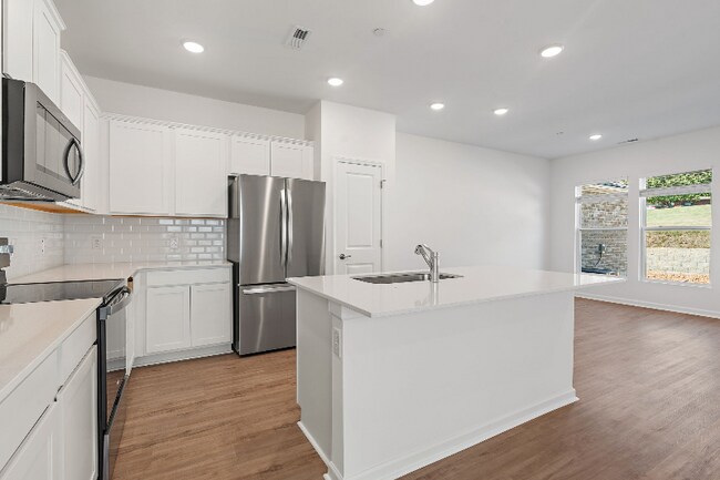 Foto del edificio - 7136 Mapleside Ln
