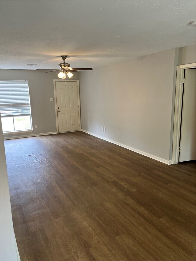 Foto del edificio - 5142 Madden Ln