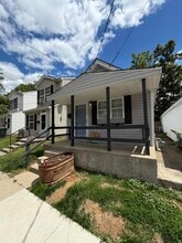 Building Photo - 246 Warnock St