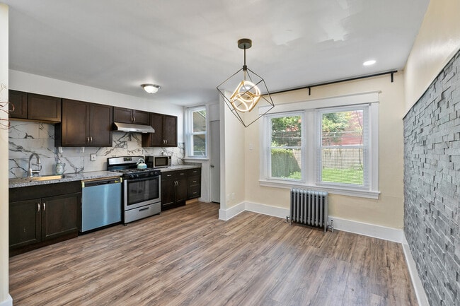 Building Photo - 5313 W Oxford St