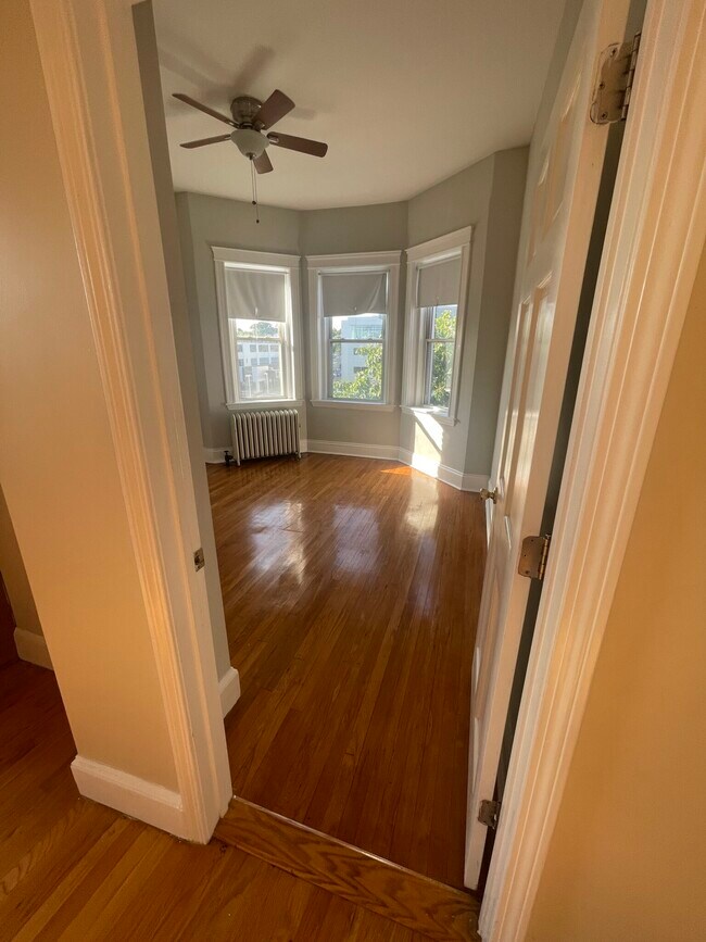 Foto del edificio - 1185 Commonwealth Ave