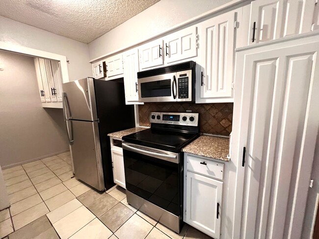 Building Photo - 324 Arborview Dr