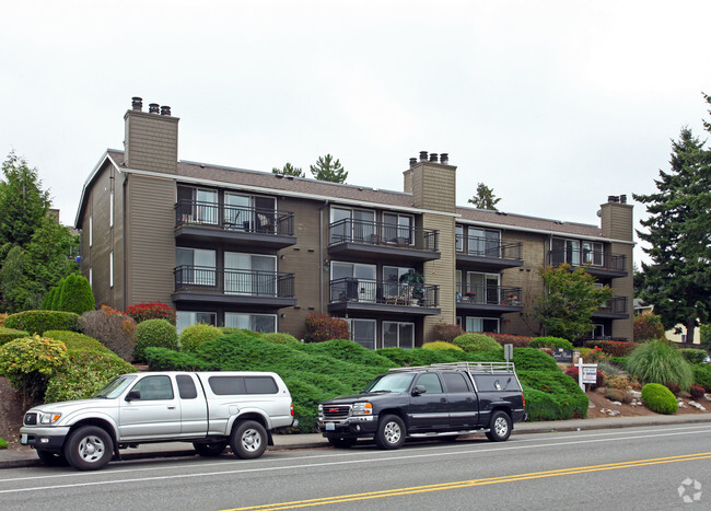 Primary Photo - Sunset Pointe Apartments