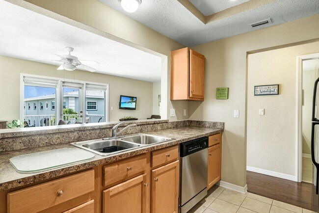 Building Photo - Palms at Waters Edge 3336-J8