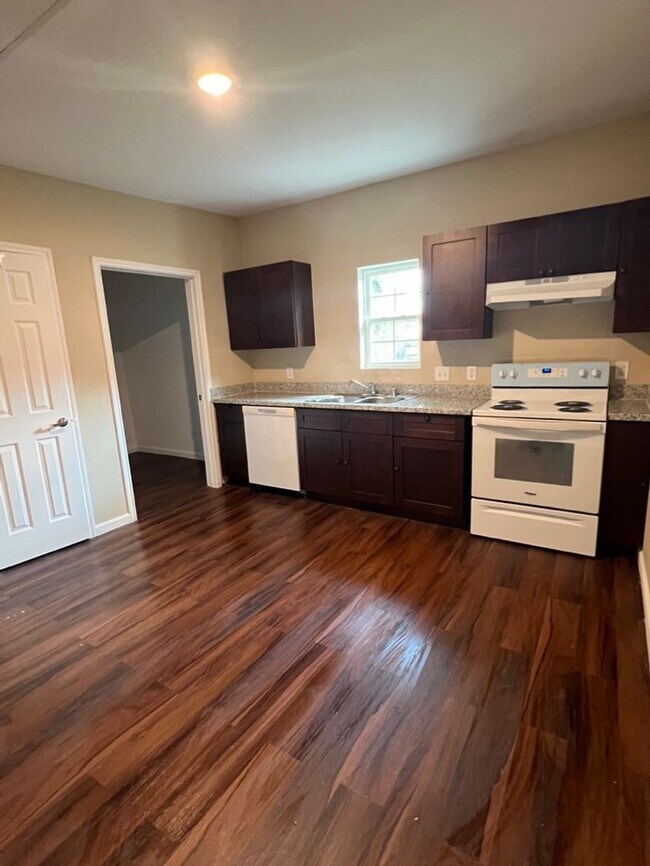 Foto del edificio - Move-in Ready 3/1 in Port Arthur