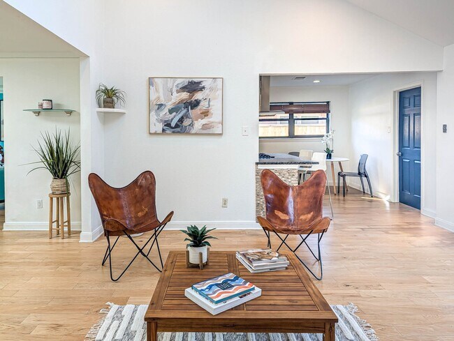 Foto del edificio - 6518 Kury Ln