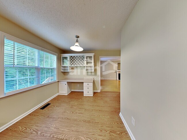 Foto del edificio - 104 Trailing Oak Trl