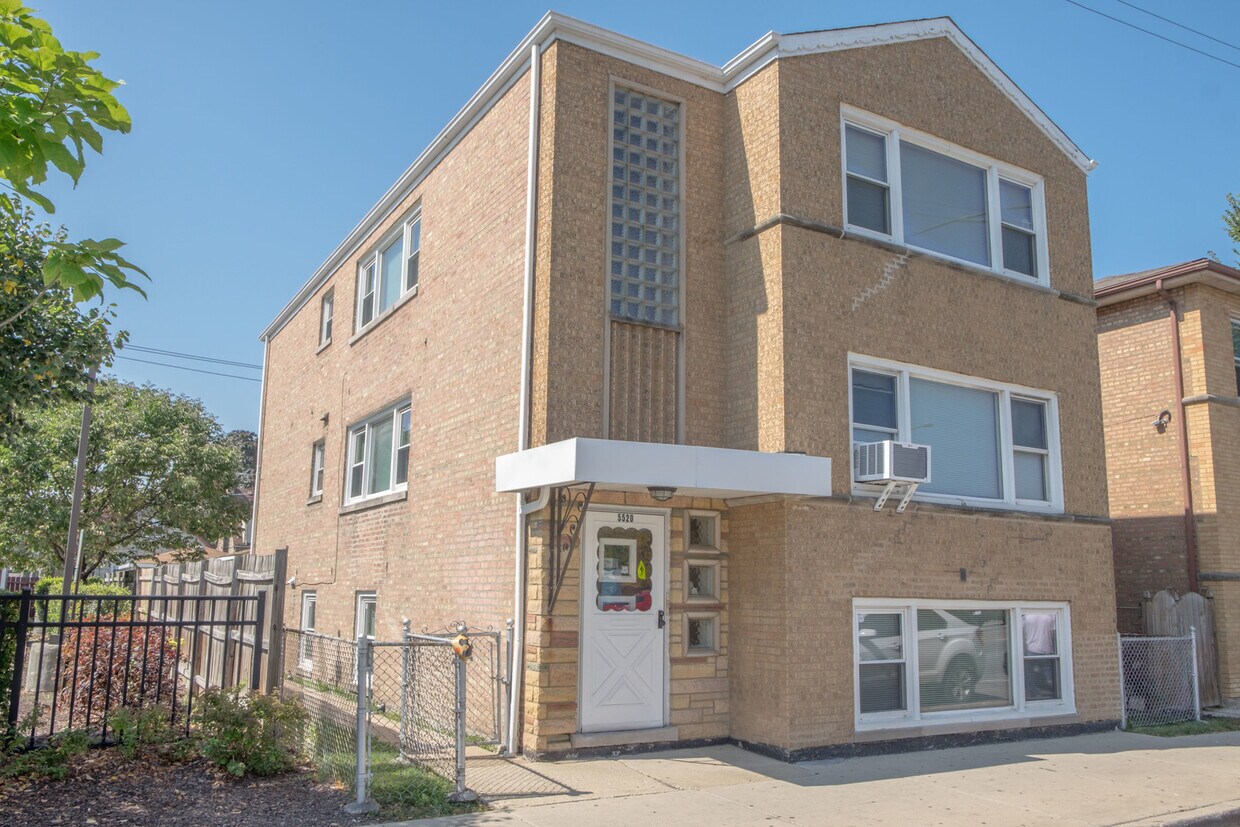Foto principal - 5520 S Pulaski Rd