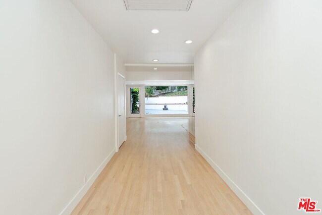Building Photo - 539 Levering Ave