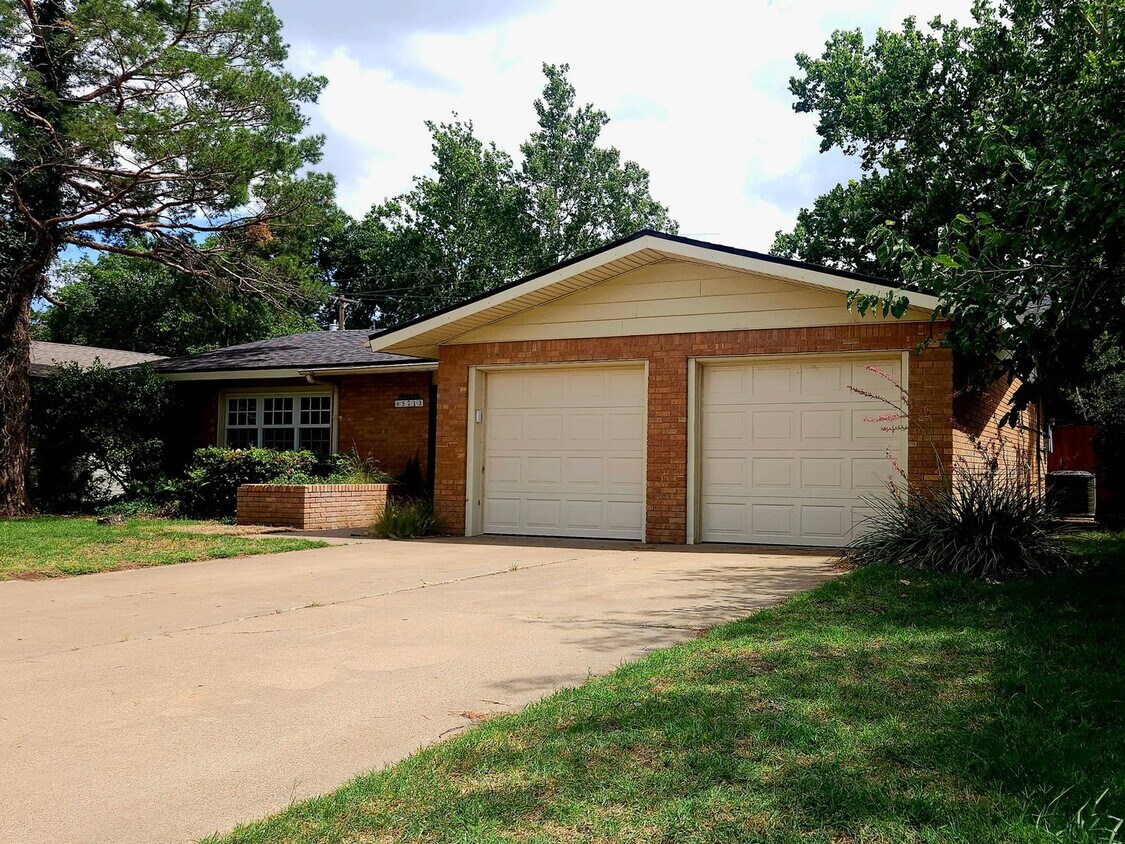 Primary Photo - Beautiful 4 Bedroom Home Near LCU