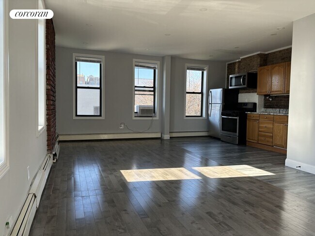 Building Photo - 469 Vandervoort Ave