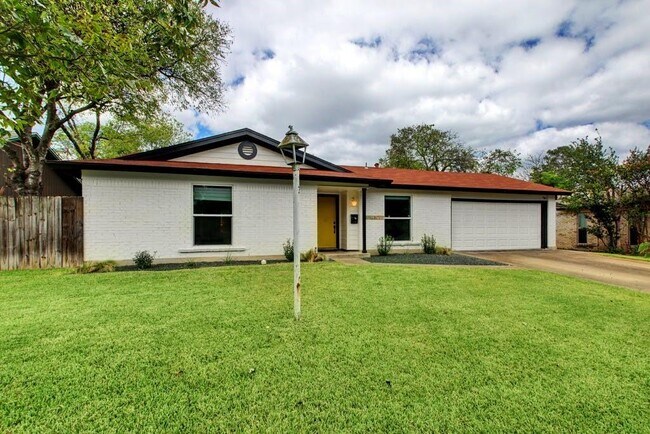Building Photo - 9008 W Pointer Ln