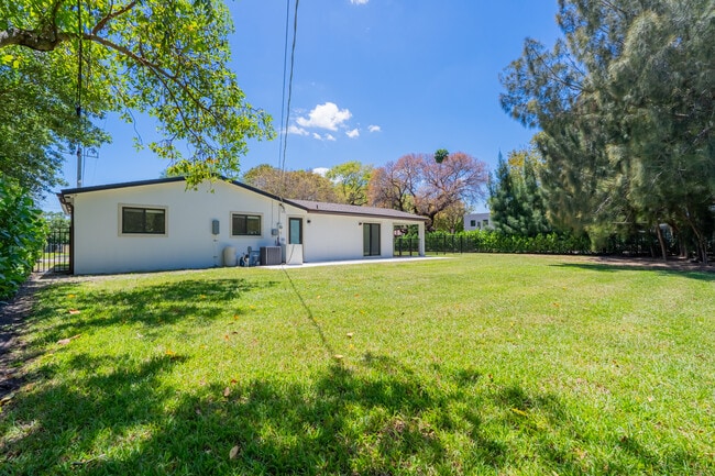 Building Photo - 255 Grant Dr