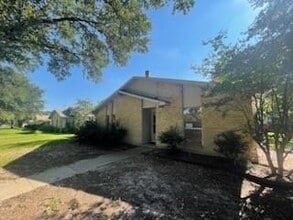Building Photo - 4401 Mint Dr