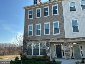 Building Photo - 225 Aspen Rd