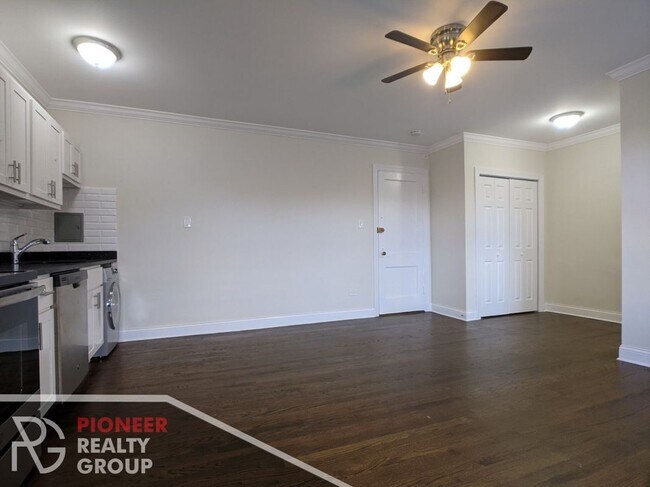 Foto del edificio - 3345 N Marshfield Ave
