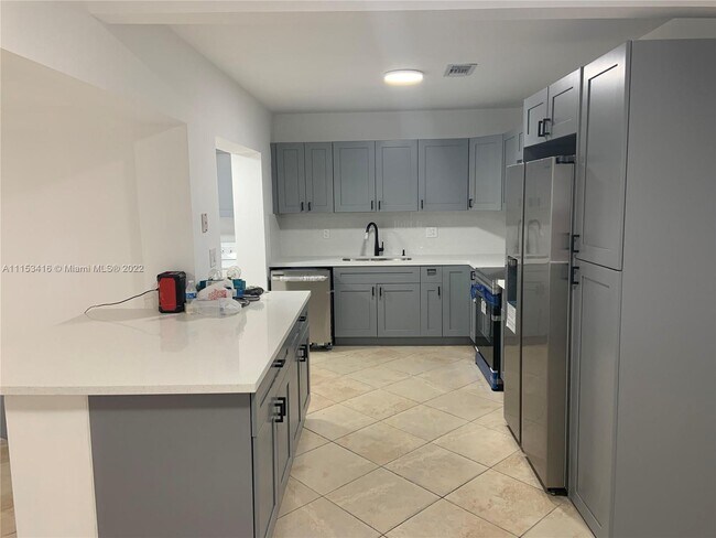 Foto del edificio - 843 NE 159th St
