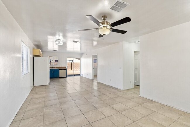 Building Photo - Tucson, AZ - Single-Family - $1,695.00 Ava...