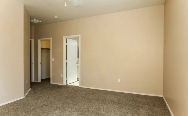 Photo - 2438 E Mobile Ln House