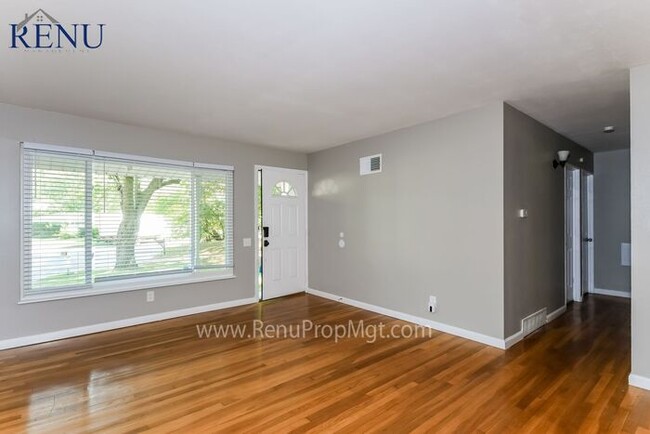 Foto del edificio - Spring into Savings: 50% off your first mo...