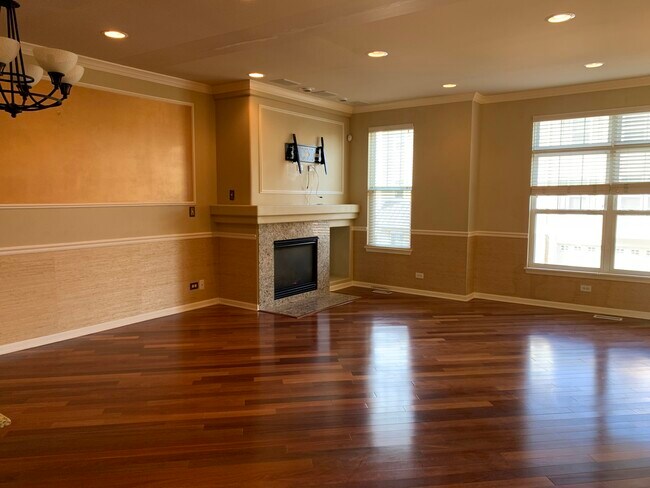 Foto del edificio - 345 N Commerce St