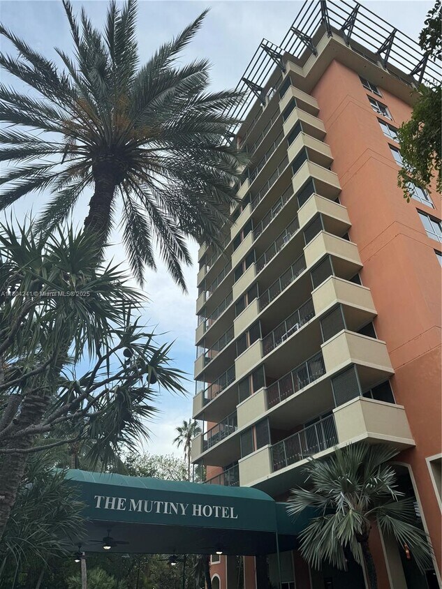 Foto principal - 2951 S Bayshore Dr